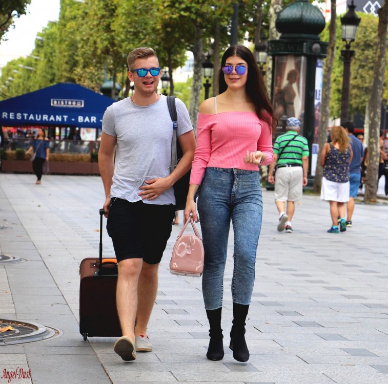 A charming couple on Les Champs Elys_u00e9es by Angel@Dust.jpg
