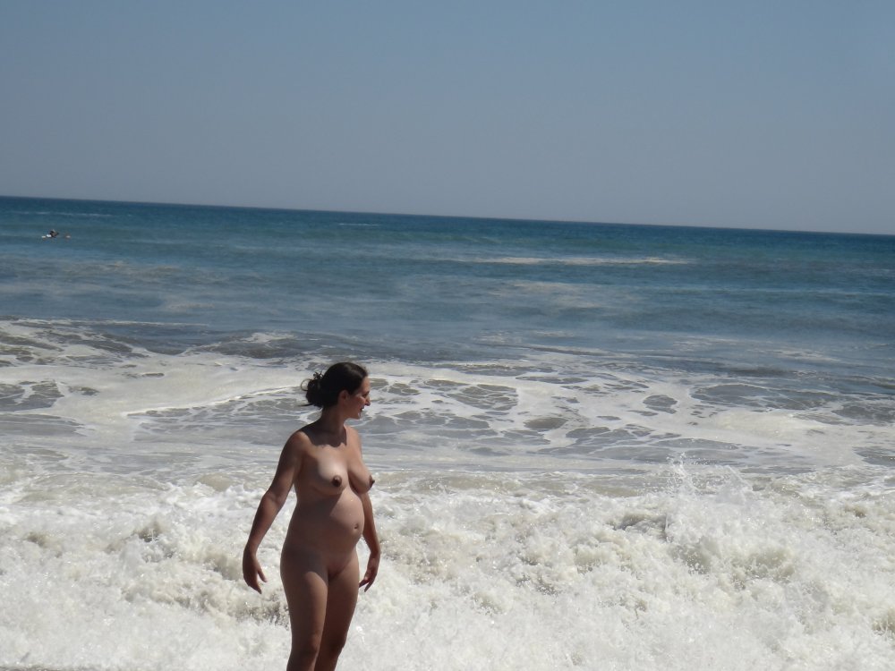 Varth13 - My wife naked on the beach - 0010 - DSC00342_1.JPG.jpg