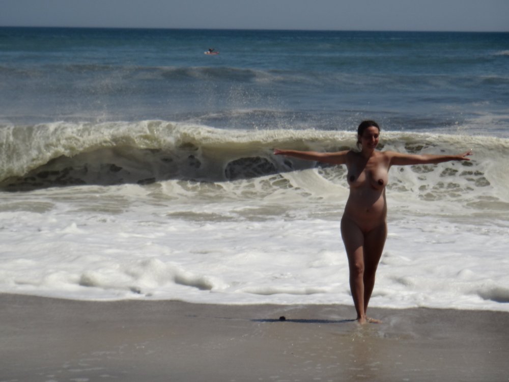Varth13 - My wife naked on the beach - 0012 - DSC00343.JPG.jpg
