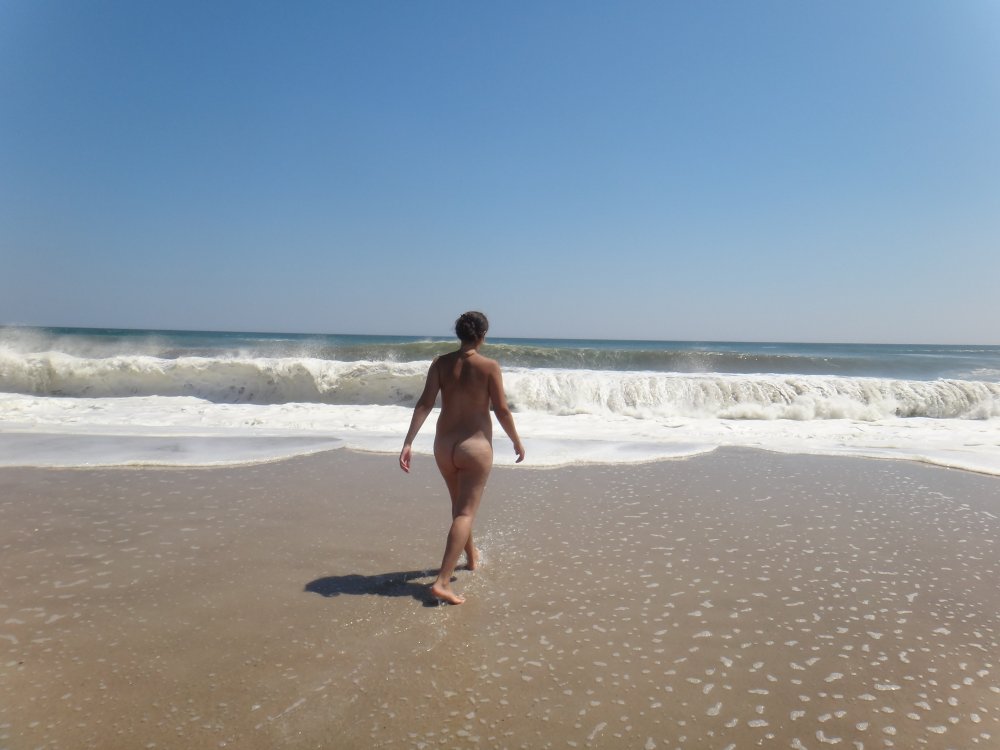 Varth13 - My wife naked on the beach - 0005 - DSC00337.JPG.jpg