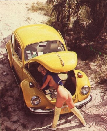 chics-n-cars-VW-Beetle-derriere-yellow.jpg