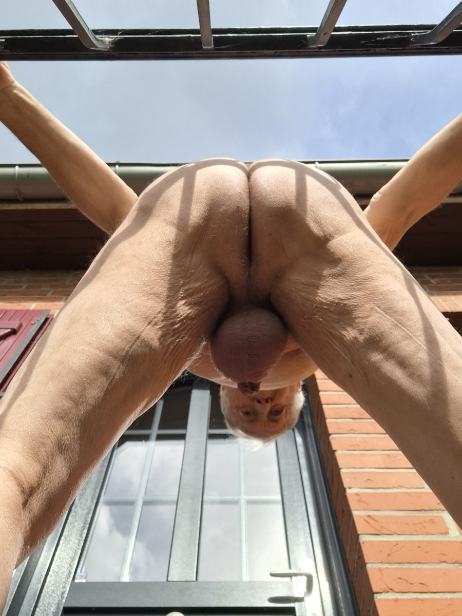 NUDE MATURE MALE AT HOME